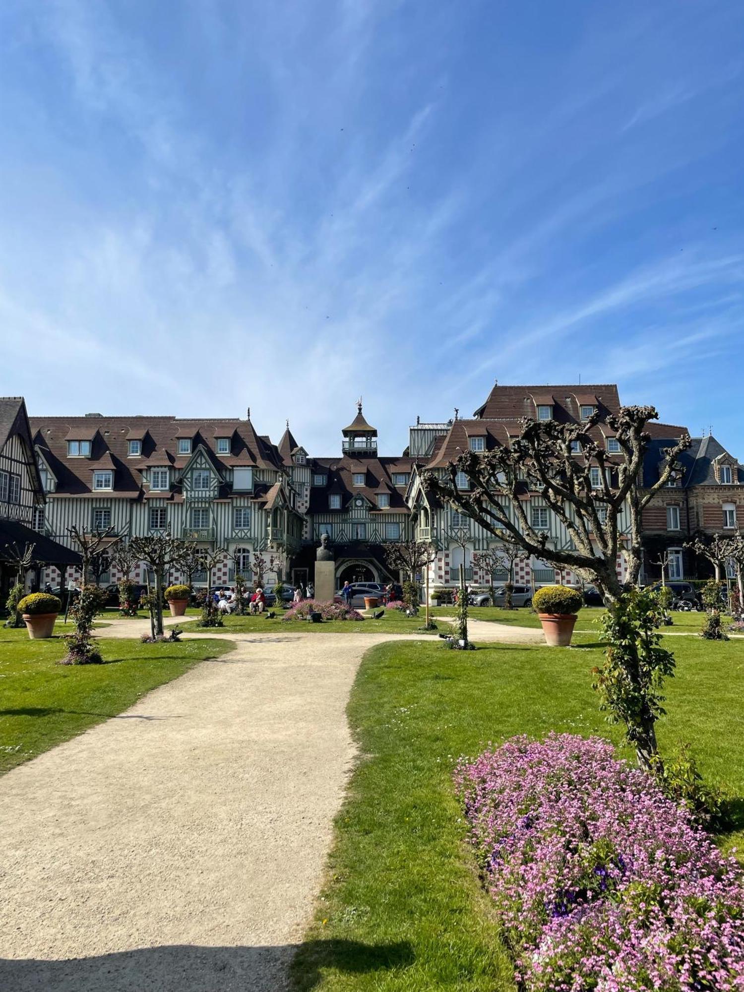 Le Pullman Apartment Deauville Bagian luar foto