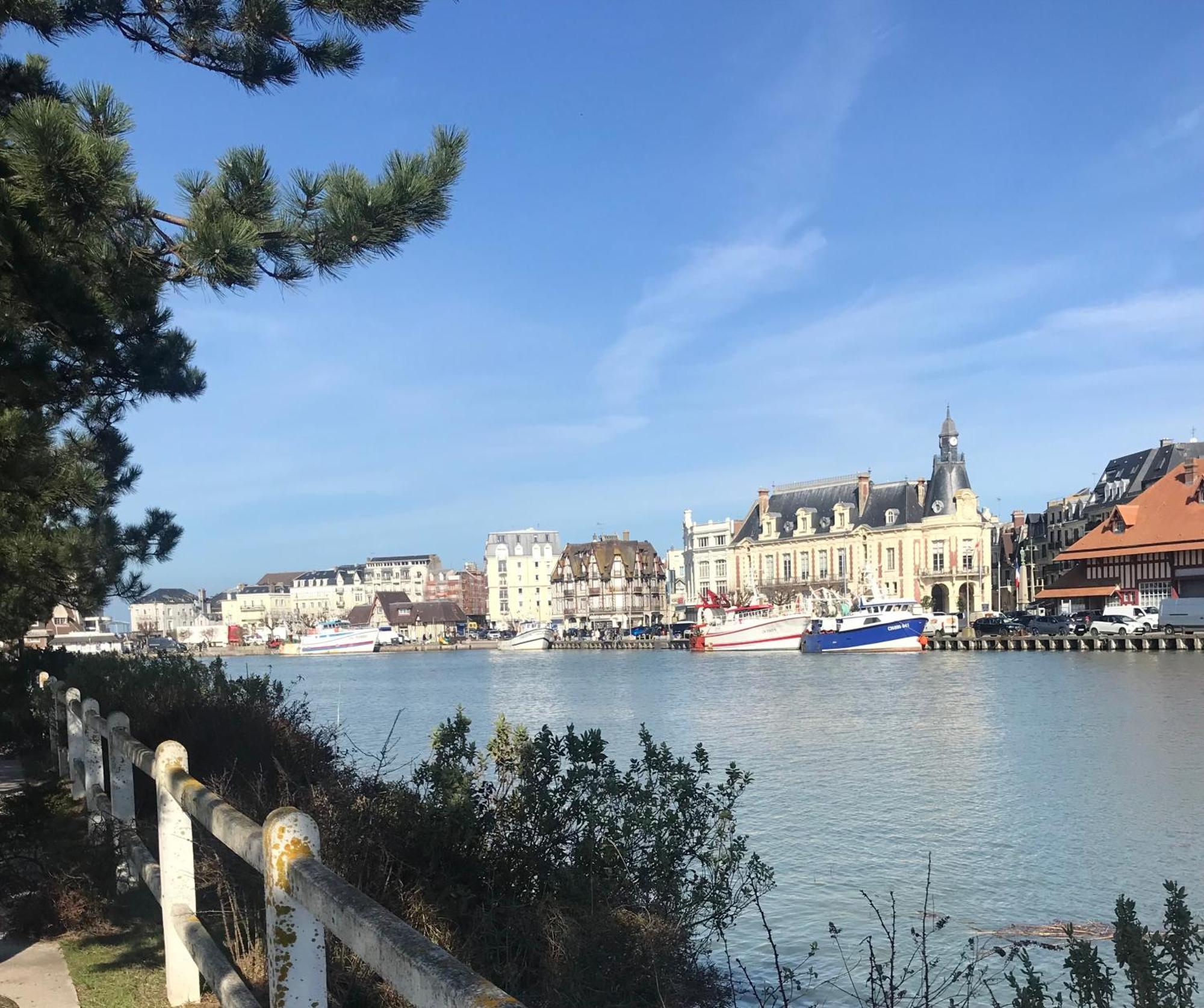Le Pullman Apartment Deauville Bagian luar foto